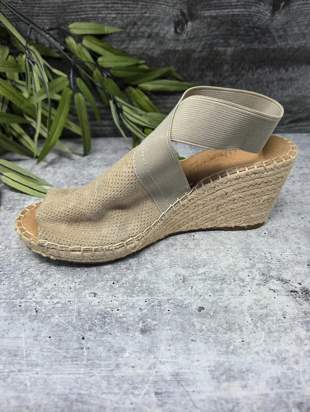 Gentle Souls by Kenneth Cole Colleen Tan Suede Wedges Size 7.5 Open Peep Toe